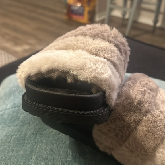 Chinese laundry slides - Picture 4 of 5